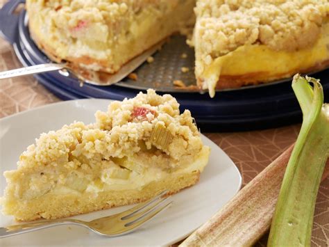 Streuselkuchen in verschiedenen Variationen: pur, mit Vanillecreme und mit Obst