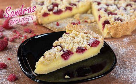 Streuselkuchen mit Himbeeren und Cheesecake-Schicht, Schnittbild und Zutaten