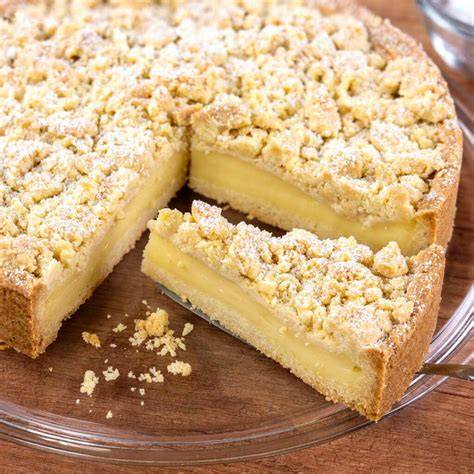 Streuselkuchen mit Pudding auf Springform