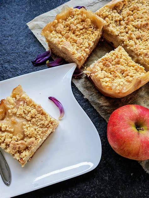 Streuselkuchen mit verschiedenen Füllungen: Apfel, Kirsche und pur