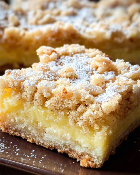 Streuselkuchen vom Blech mit Pudding, Zutaten und Arbeitsschritte als Infografik