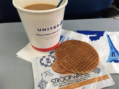 Stroopwafel auf einer Kaffeetasse, Sirup leicht geschmolzen