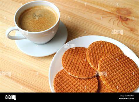 Stroopwafel auf einer heißen Kaffeetasse