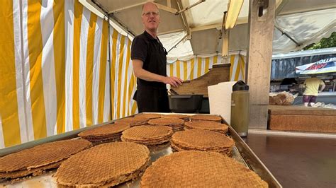 Stroopwafel frisch halbiert und gefüllt