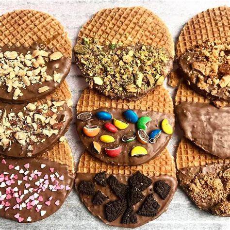 Stroopwafels mit Schokolade und Toppings