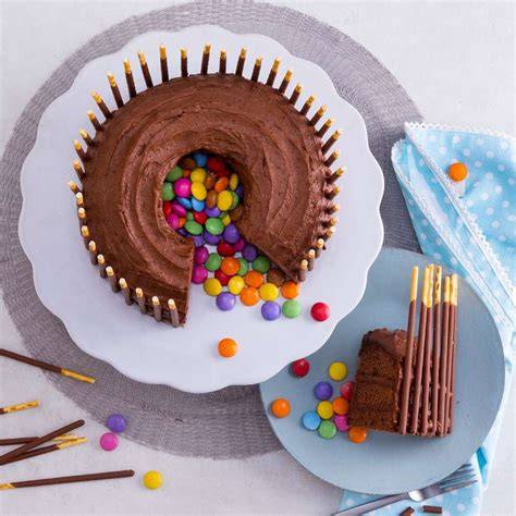 Surprise-Inside-Torte mit Smarties
