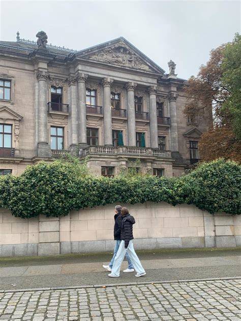 Symbolbild: Kontrollierte Atmosphäre eines exklusiven Clubs