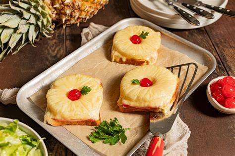 Symbolbild Ananas und Käse auf Toast