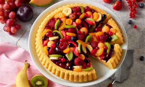Symbolfoto: ausgewogener Kuchen mit Obst und Nüssen, Portionierung in kleinen Stücken
