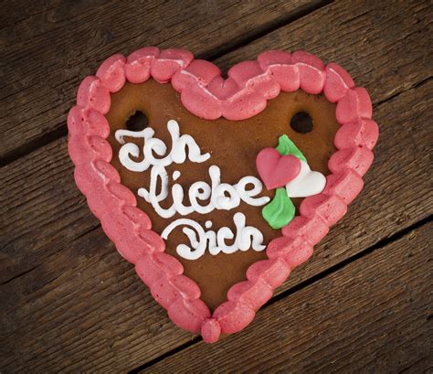Symbolische Bedeutung: Herzform als Zeichen der Liebe auf Lebkuchenherzen