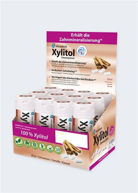 Symbolische Darstellung: Xylit in Kaugummis und Zahnpflegeprodukten