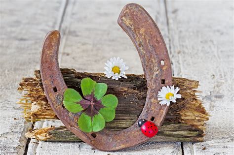Symbolische Glücksbringer und ihre Geschichte