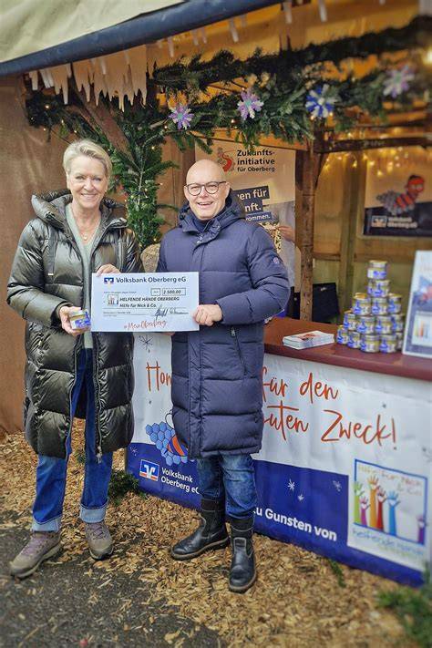 Symbolischer Spendencheck - Bettina Hühn und Jörn Richling