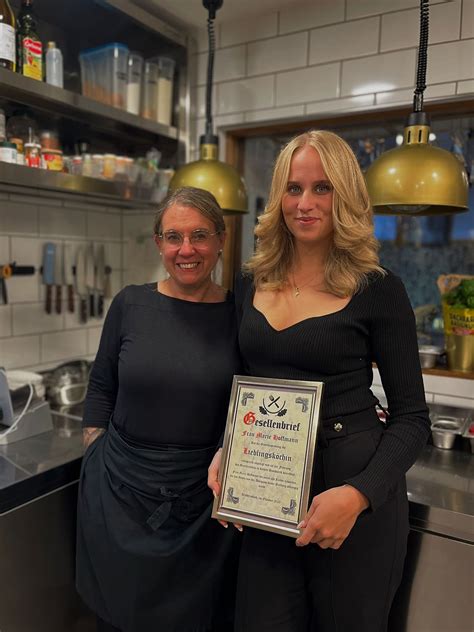 Szenenfotos: Hektik am Pass, Dressieren, Anrichten und Service