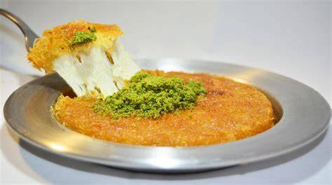 Türkisches Künefe mit Zuckersirup