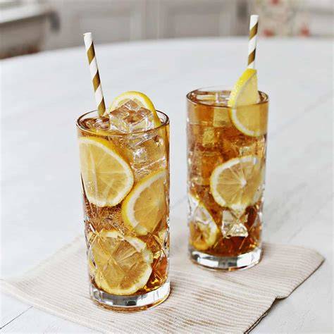 Tabelle/Infografik: Zucker in Mojito, Aperol Spritz, Long Island Iced Tea