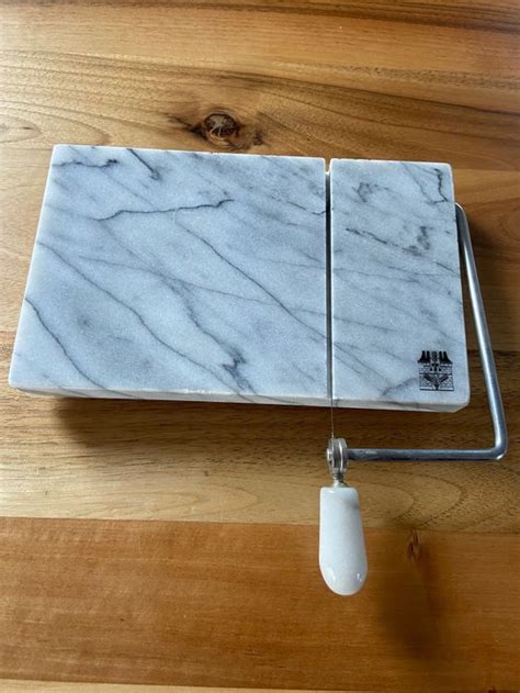 Tablierter Fondant auf Marmorplatte