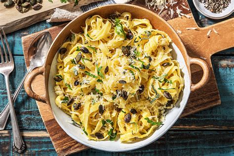 Tagliatelle mit Trüffelsauce, frisch gehobelt