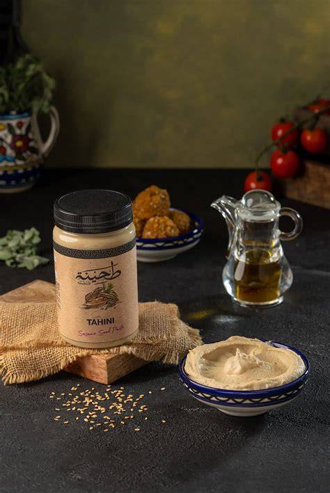 Tahini Paste in verschidenen Farben und Konsistenzen