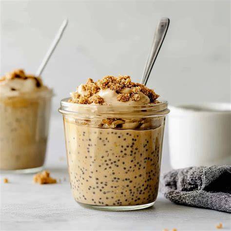 Tapioka-Perlen gesüßt mit braunem Zucker im Glas