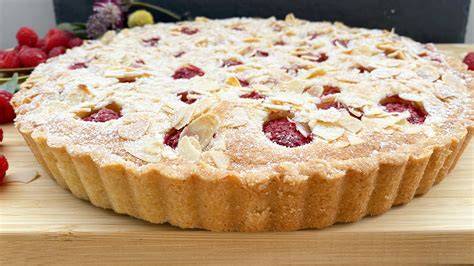 Tarte mit Mandelfüllung und Gitter