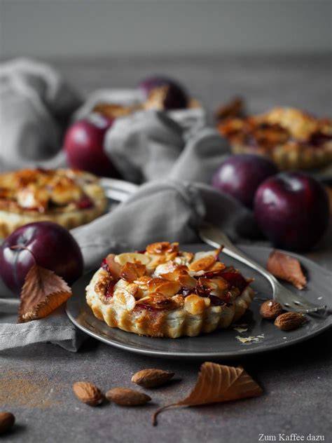 Tartelettes aus Mandeln und Datteln