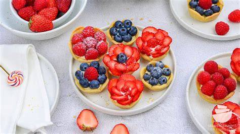 Tartelettes mit Beeren und Vanillecreme