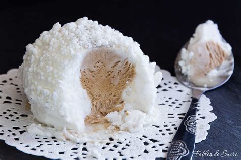 Tartufo Dolce Bianco auf einer Servierschale