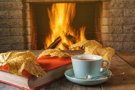 Tasse Tee vor Kamin, Marzipan-Dekor