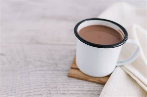 Tasse heißer Kakao mit Schaumschicht