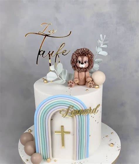 Tauftorte mit Bäumchen, Herzblättern und tierischen Figuren
