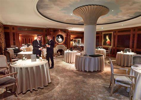 Team Hotel Adlon Kempinski Berlin beim Kreieren der Torte