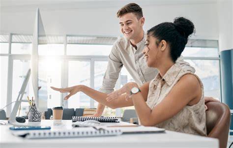 Teamarbeit und Technologie: Mitarbeiter in Gießen und Hamburg