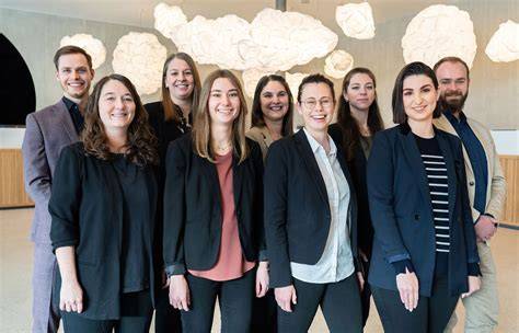 Teamfoto der Gründer auf dem Hanffeld