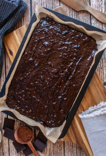 Teig in Brownie-Backform glattgestrichen