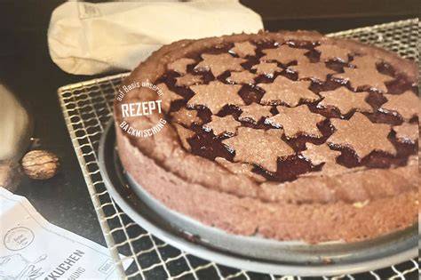 Teiggitter und dekorative Sterne für Linzer Torte