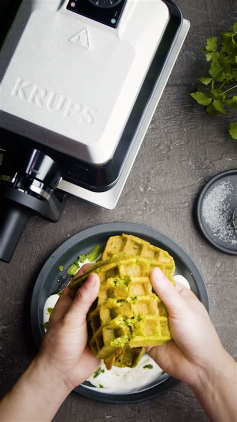 Teigzubereitungsschritte und Portionierung in die Waffelplatten