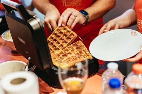 Teilnehmer beim Waffle Workshop