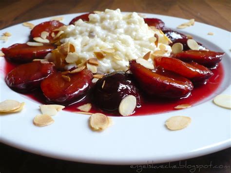Teller mit Himbeer-Mascarpone-Creme und gerösteten Mandelblättchen