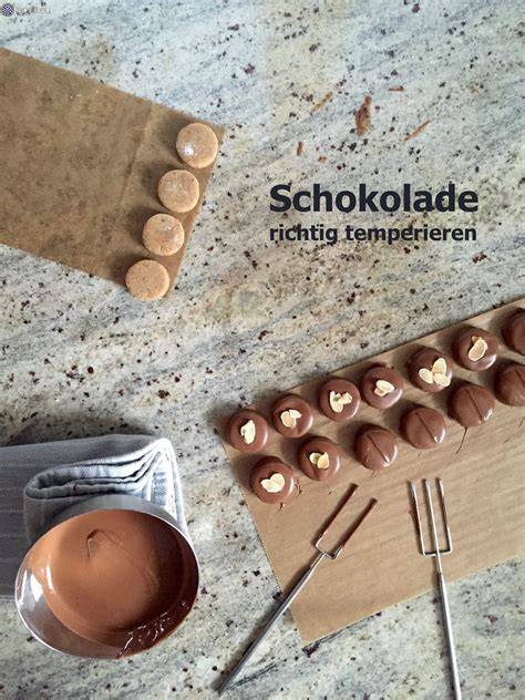 Temperier-Schritte: Schokolade auf Marmorplatte
