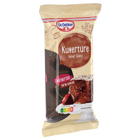 Temporäres Aufstreichen temperierter Kuvertüre auf Folie zur Ausstechung