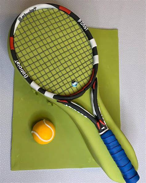 Tennis Geburtstagstorte - Tennisschläger, Ball und Spielfeld als Marzipan-Motiv