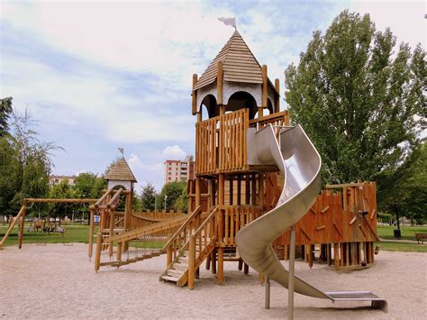 Terrasse, Spielplatz und Außenbereich des Schokoladenhauses
