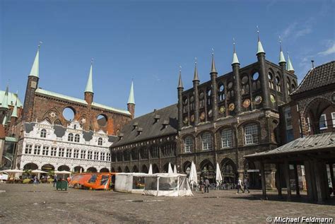 Terrasse mit Blick auf den Lübecker Marktplatz und Rathaus
