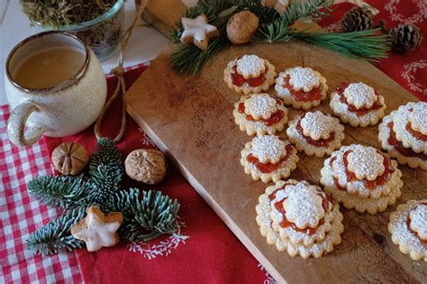 Terrassenplätzchen auf dem traditionellen Plätzchenteller