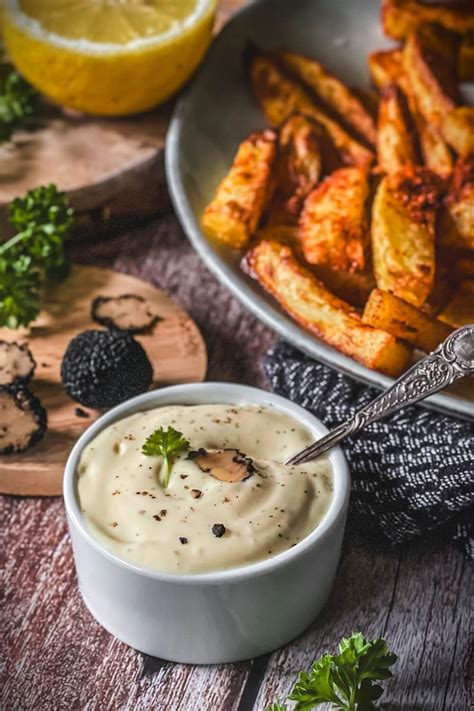 Textur und Farbe von Trüffel Mayonnaise
