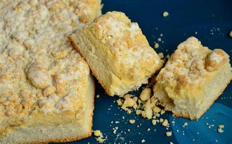 Thüringer Blechkuchen auf einer Kaffeetafel