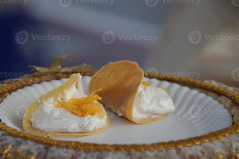 Thailändische Crêpes und goldene Tropfen