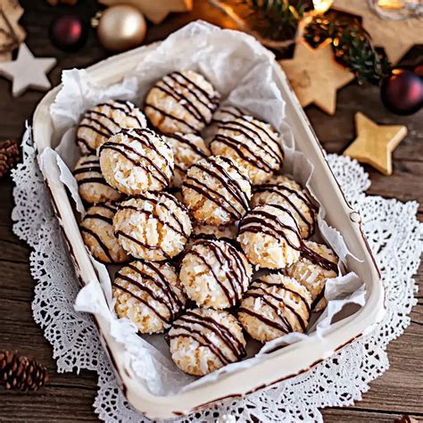 Thema: Marzipan-Kekse mit Schokoladenglasur dekoriert