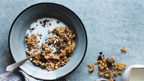 Thematische Darstellung von Schoko Haferflocken-Müsli im Frühstück